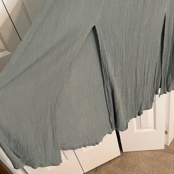 Baltic Born Jennifer Deep V Maxi Dress, Sage Green Size M - Picture 10 of 13